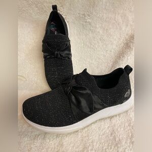 Like new Sketchers slip on. Size 9.5.  Black with silver glitter throughout.